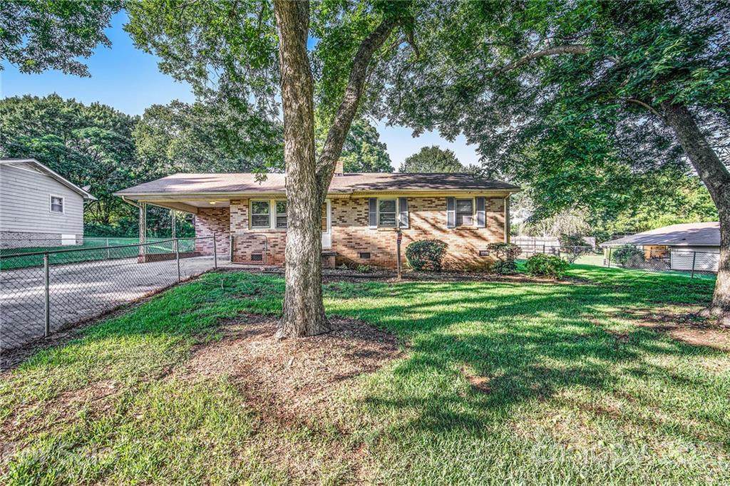 2424 Lynn Drive - Photo 1