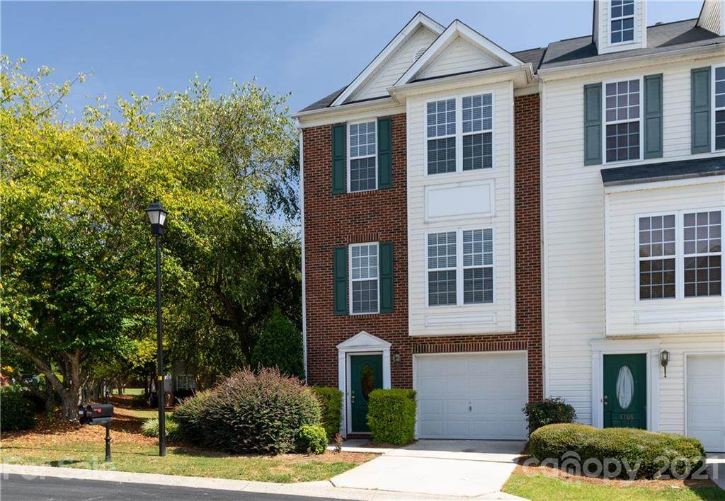 1703 Kashmir White Lane - Photo 1