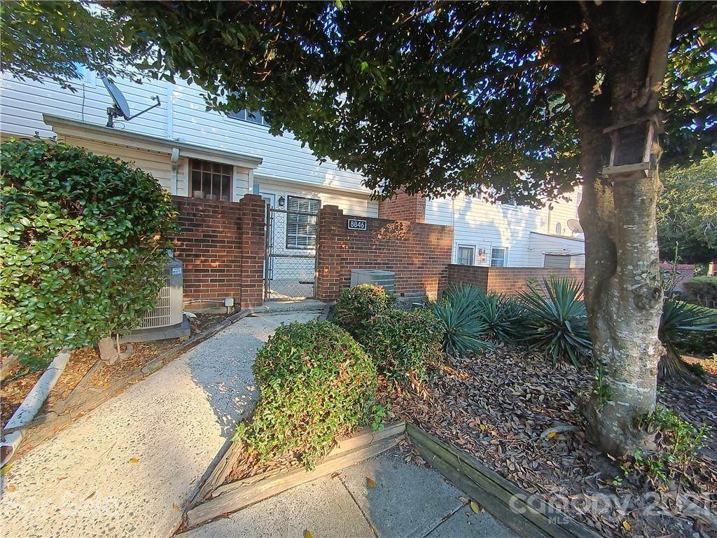 8846 Hunter Ridge Drive - Photo 1