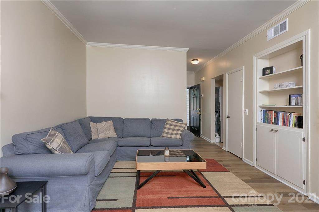 5921 Quail Hollow Road - Photo 1