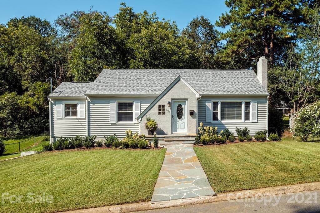 611 Washington Street - Photo 1