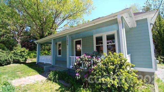 126 & 126 1/2 Montana Avenue - Photo 1