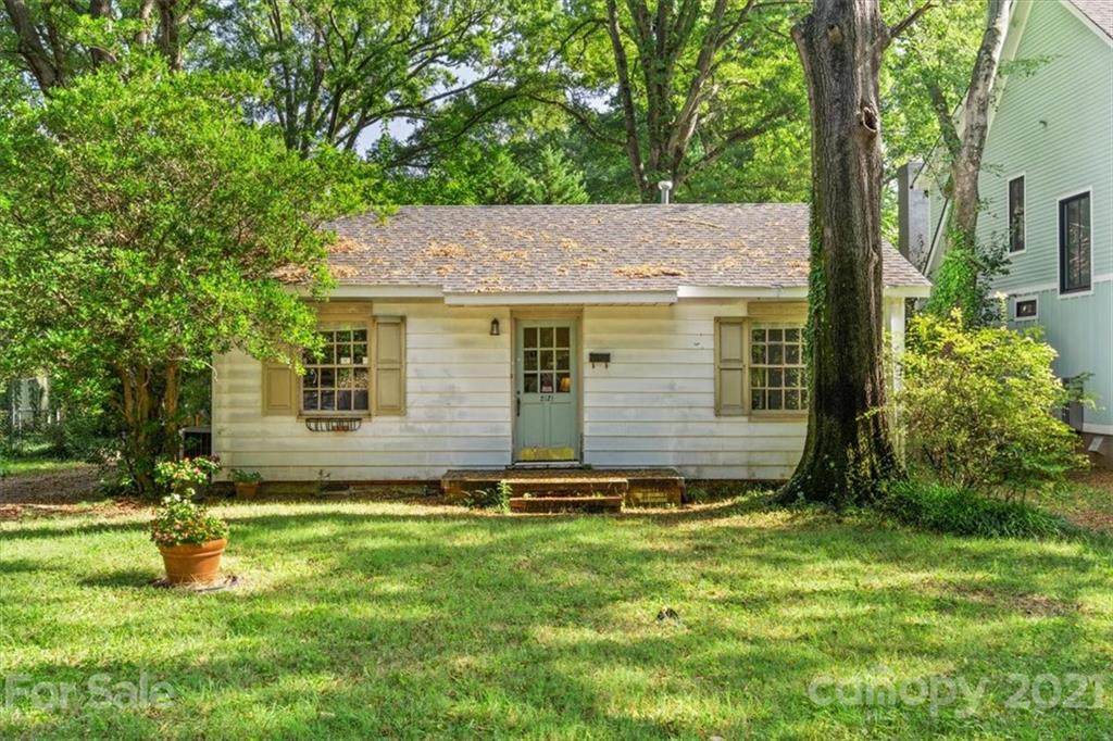 2121 Laburnum Avenue - Photo 1