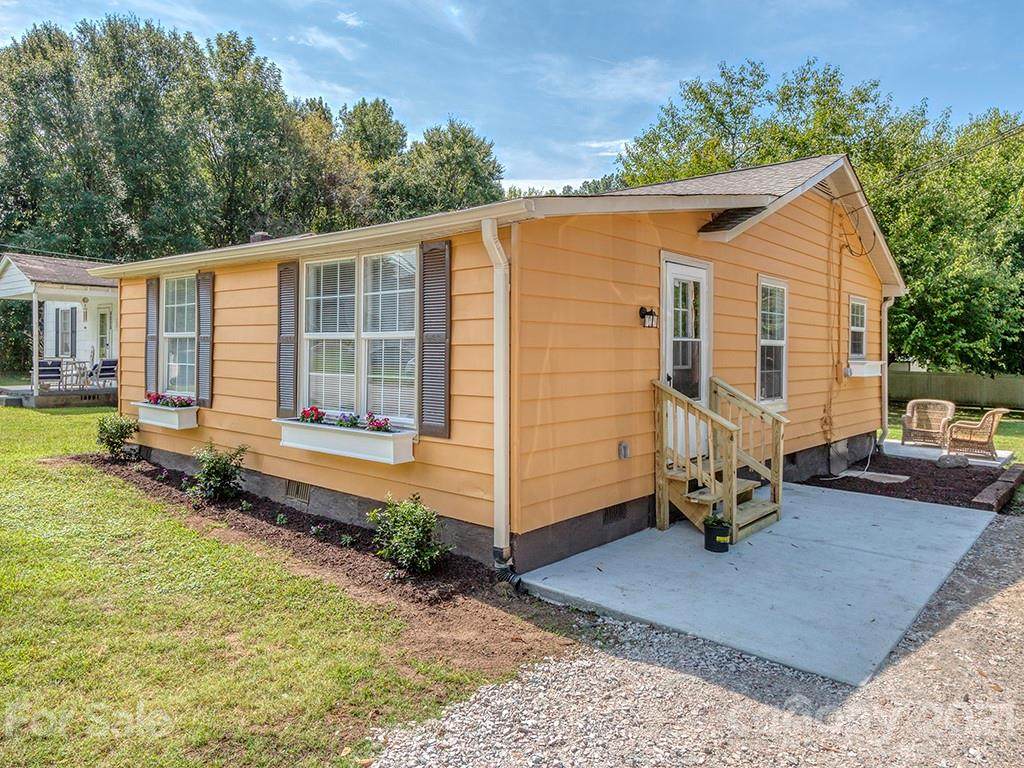 1435 Edgewood Drive - Photo 1