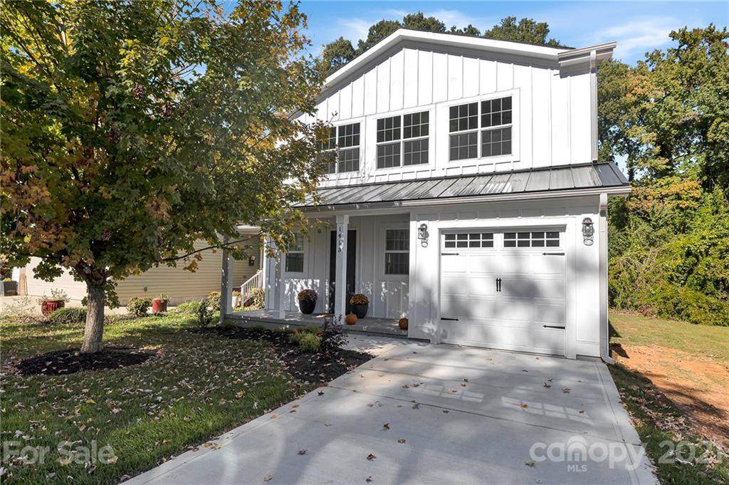 1413 Academy Street - Photo 1