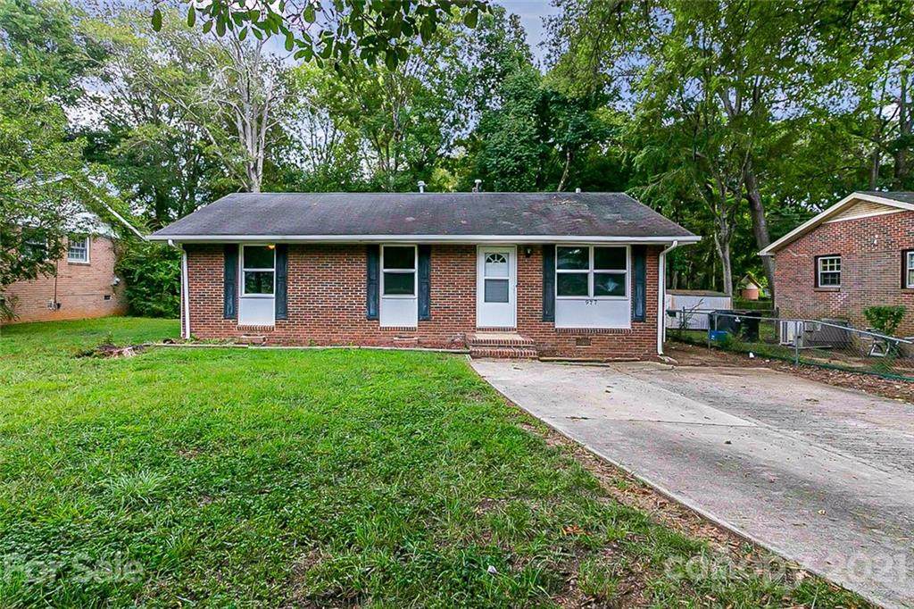 977 Stonewall Avenue - Photo 1