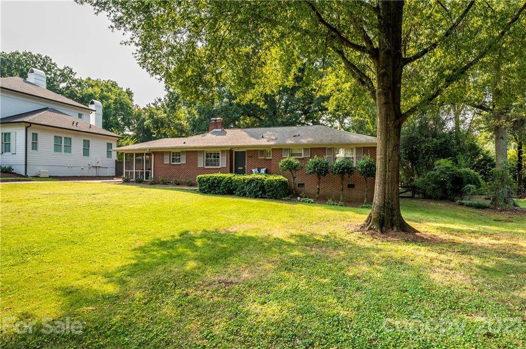 300 Heathwood Road - Photo 1