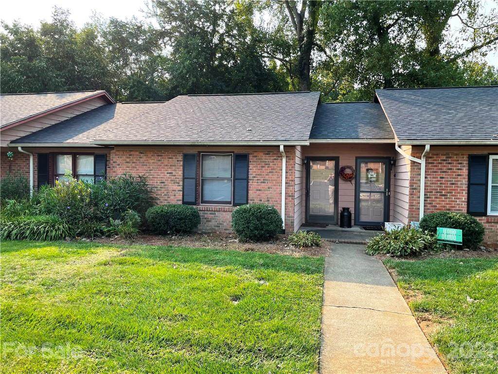 141 Glenwood Drive - Photo 1
