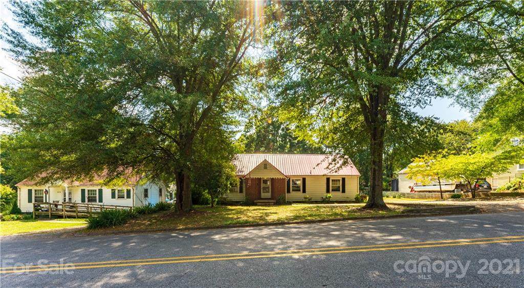 826 Kings Road - Photo 1