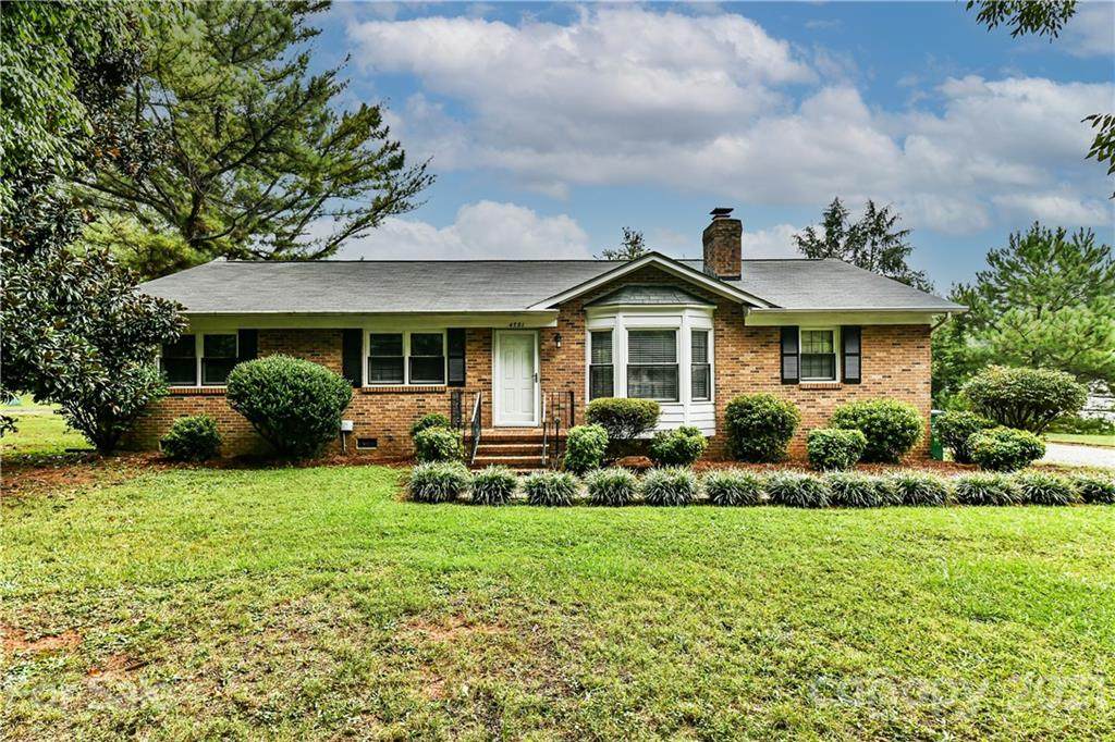 4731 Lynn Lee Circle - Photo 1