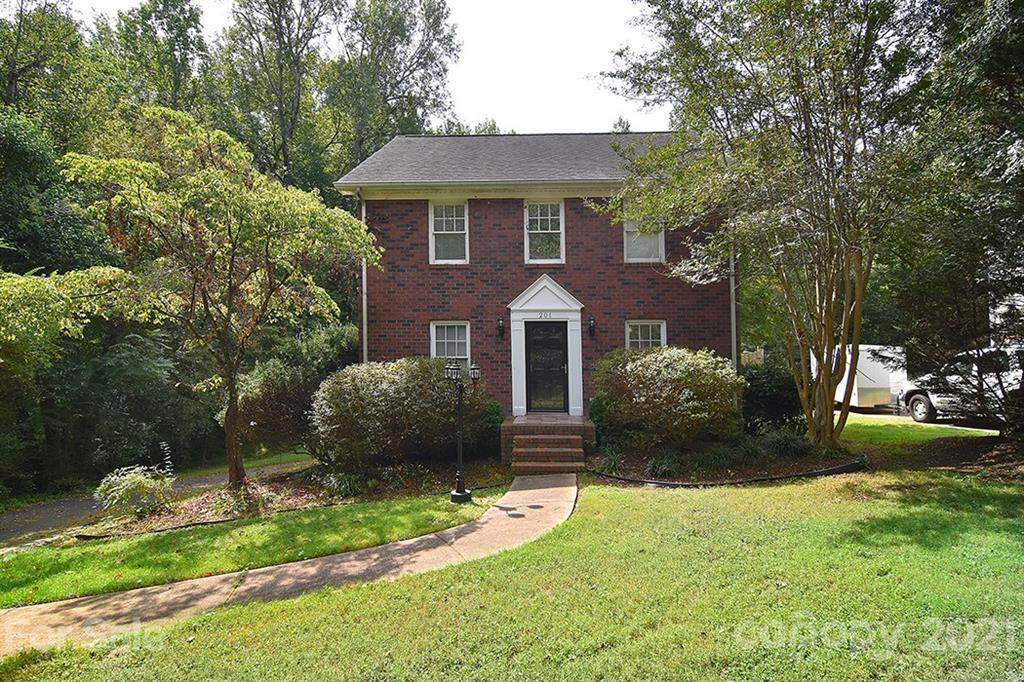 201 Elwood Street - Photo 1