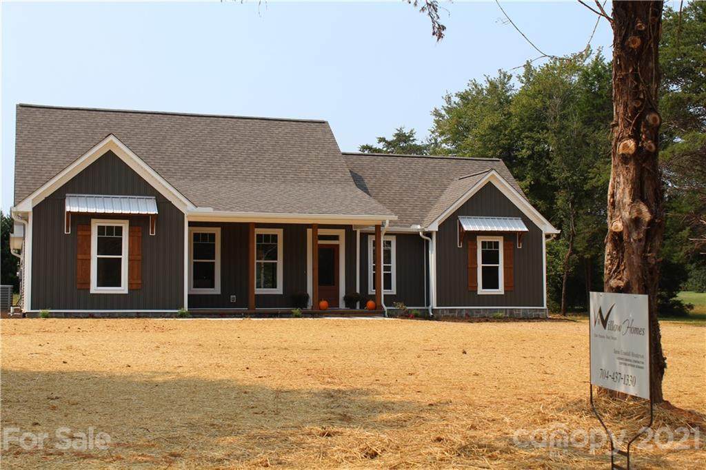 142 Robert Drive - Photo 1