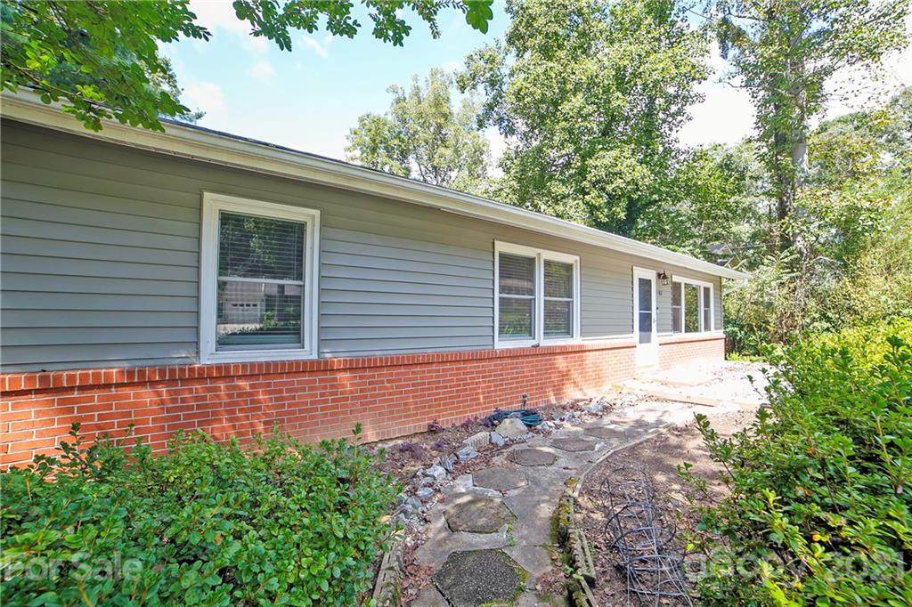 182 Locust Court - Photo 1