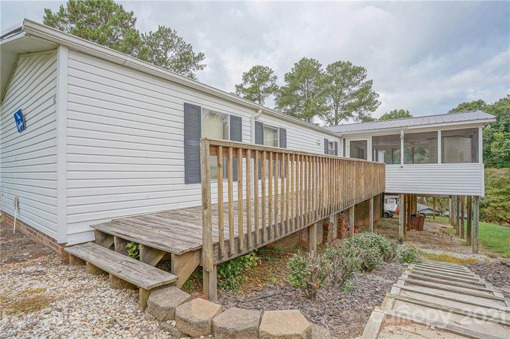 562 Springwood Drive - Photo 1