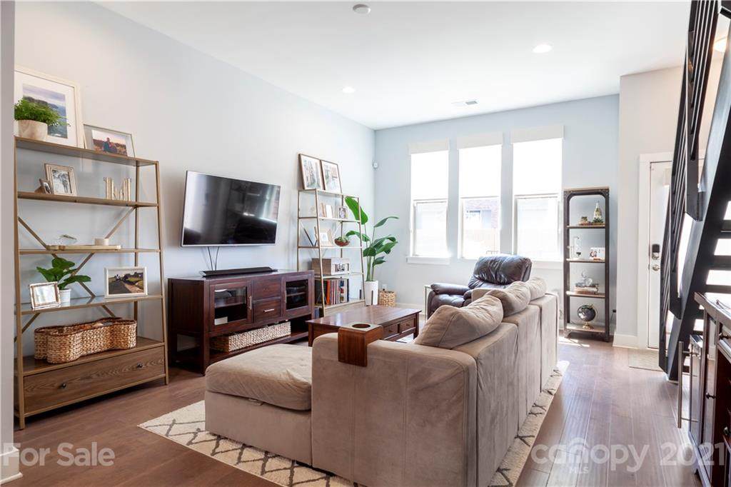 330 Helix Way - Photo 1