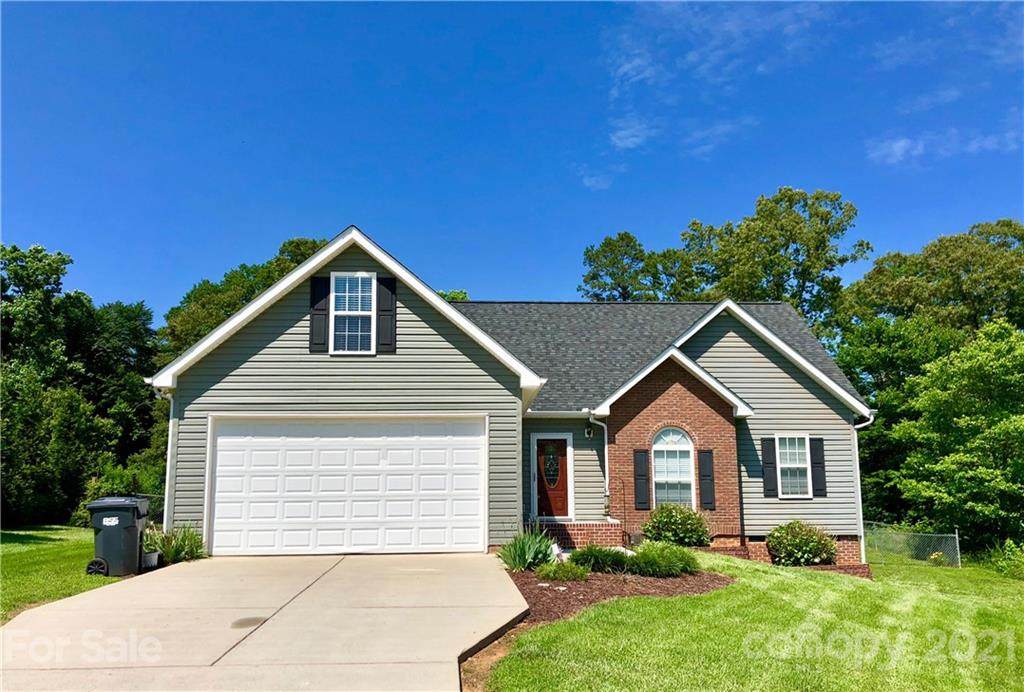 127 Whistling Pines Drive - Photo 1