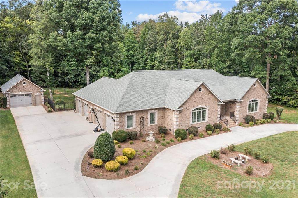 1105 Faye Lane - Photo 1