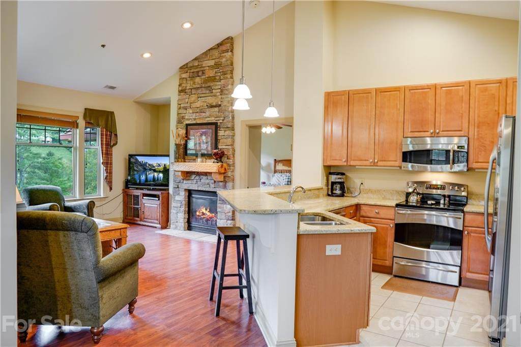 1560 Country Club Drive - Photo 1