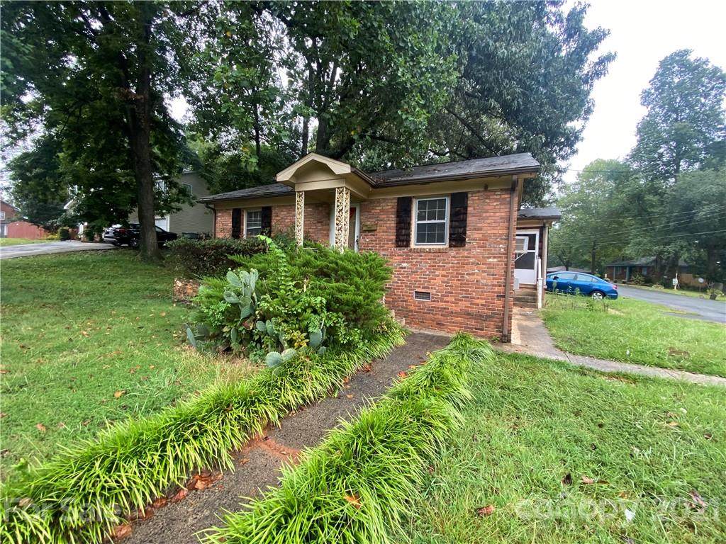 1650 Oaklawn Avenue - Photo 1