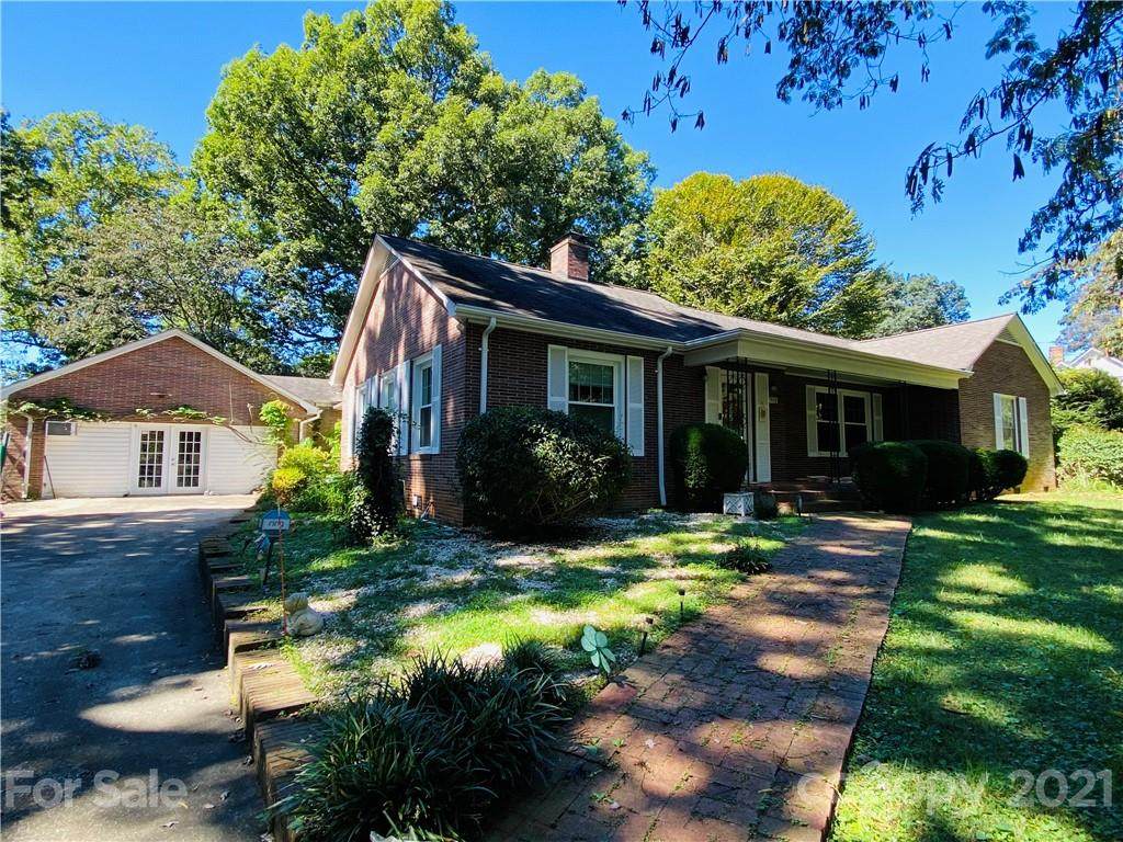 315 Woodsway Lane - Photo 1