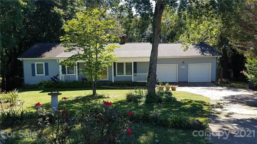 4025 9th Street Court - Photo 1