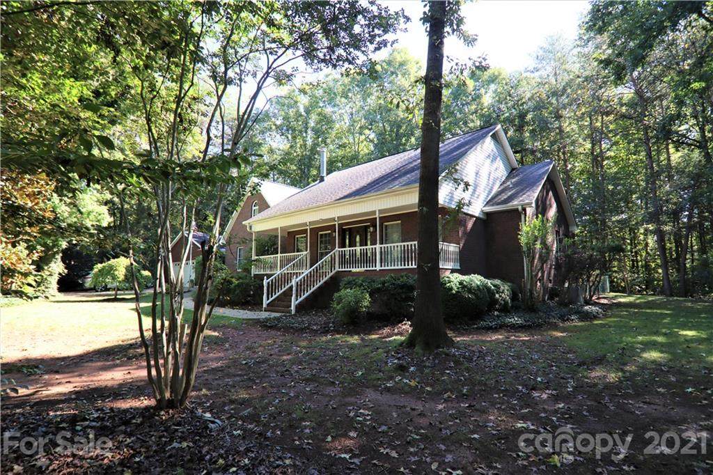 6252 Meadowview Drive - Photo 1