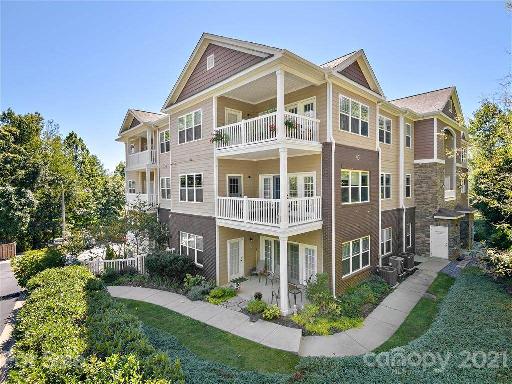 40 Hyannis Drive - Photo 1