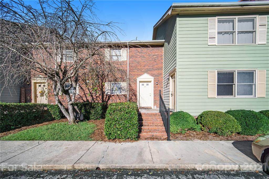1300 Larchmont Place - Photo 1
