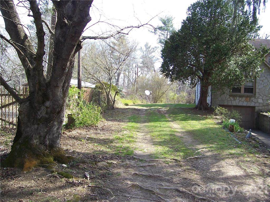 3086 Hendersonville Road - Photo 1