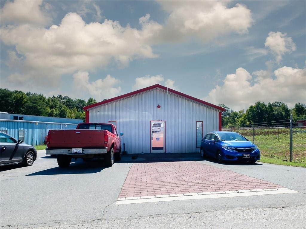 400 Oakland Drive - Photo 1