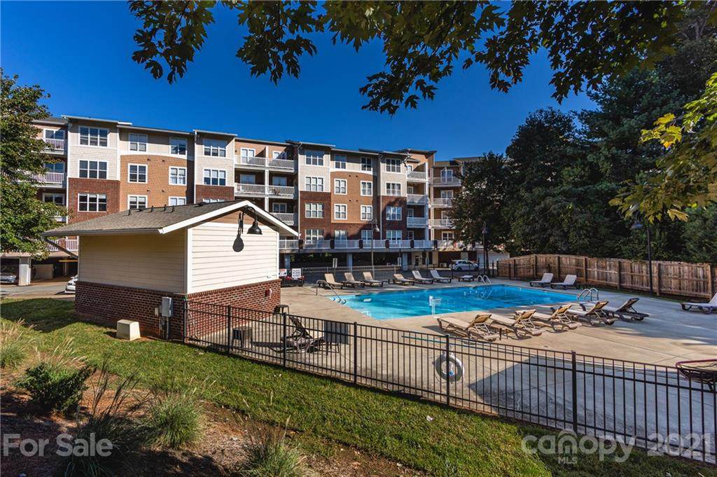 1000 Woodlawn Road - Photo 1