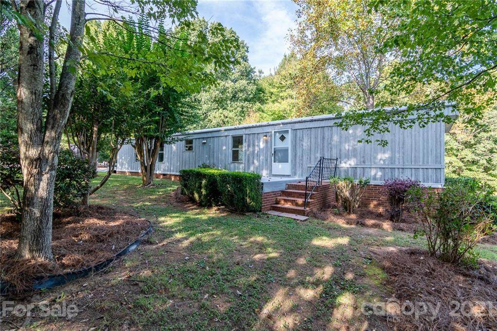 115 Lakewind Drive - Photo 1