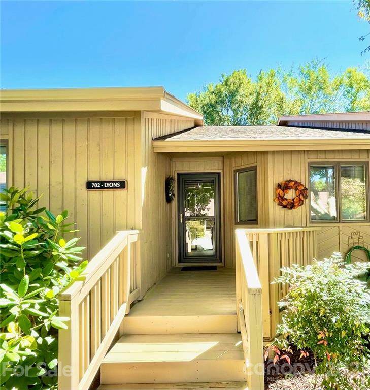 702 Red Oak Drive - Photo 1