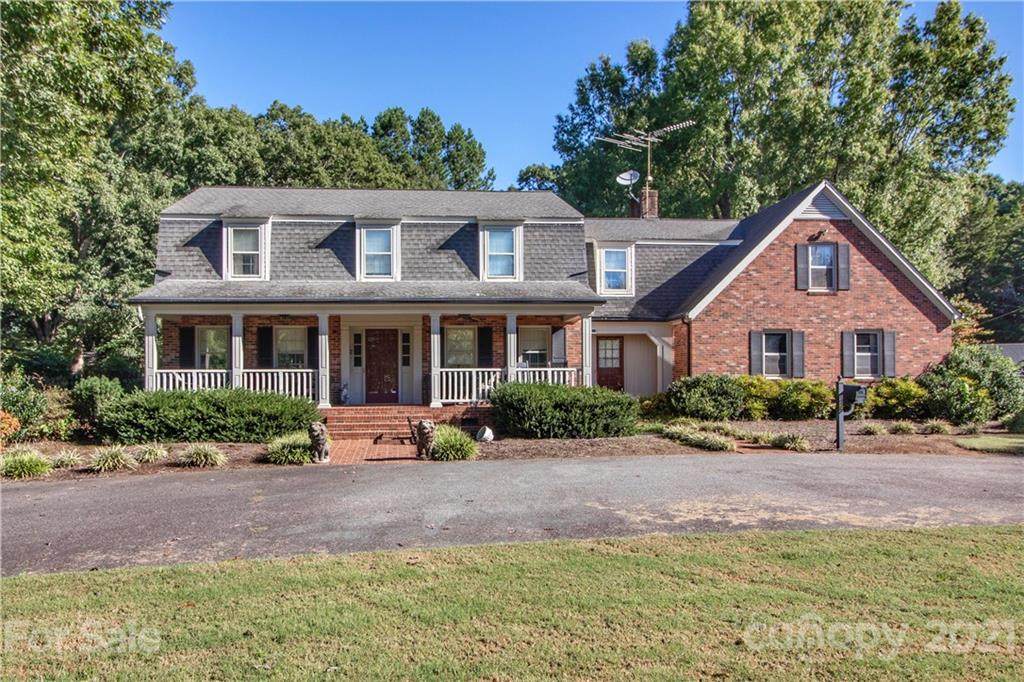 146 Chantilly Lane - Photo 1