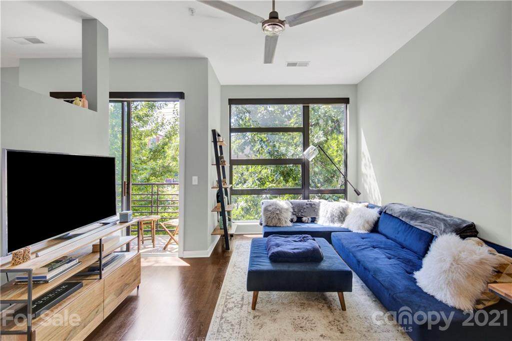 525 6th Street - Photo 1