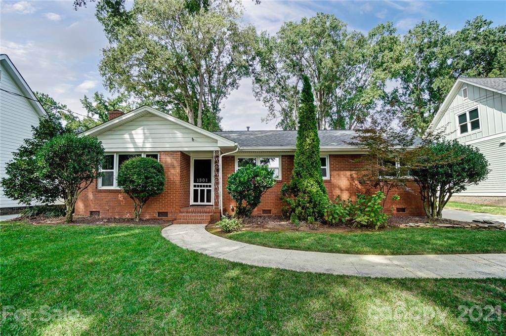 1301 Heather Lane - Photo 1