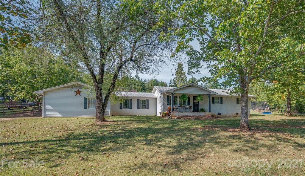 455 Sandy Plains Road - Photo 1