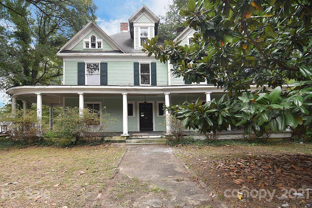 402 Chester Street - Photo 1