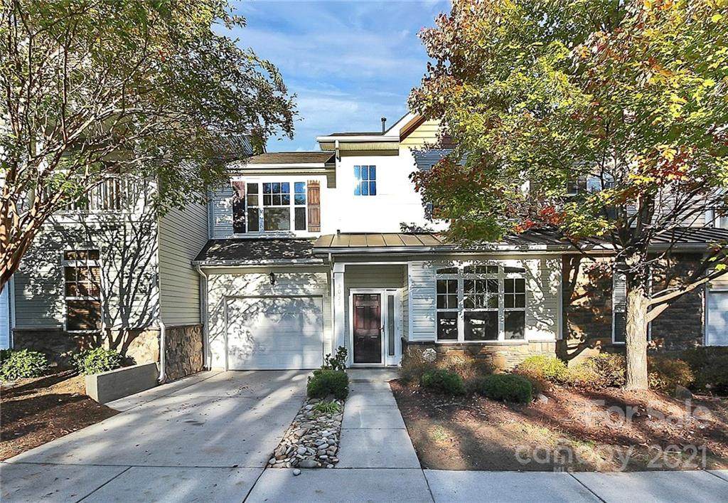 3033 Hibiscus Circle - Photo 1