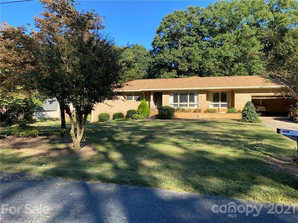 1607 Wildwood Drive - Photo 1