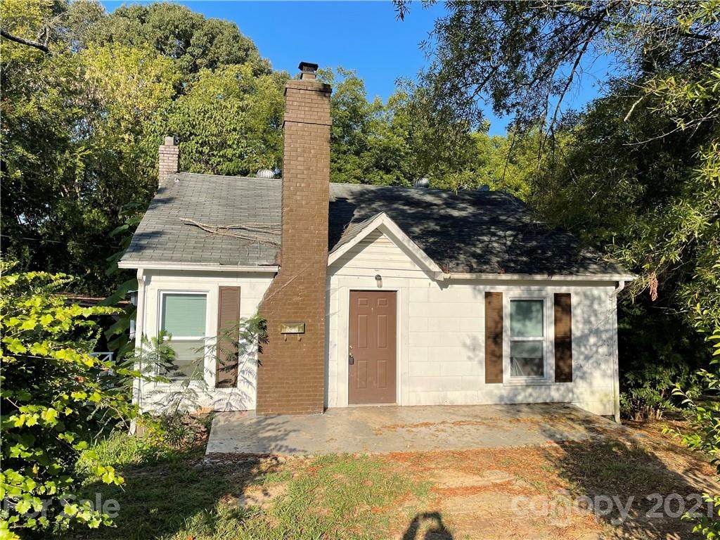 2211 Brookview Avenue - Photo 1