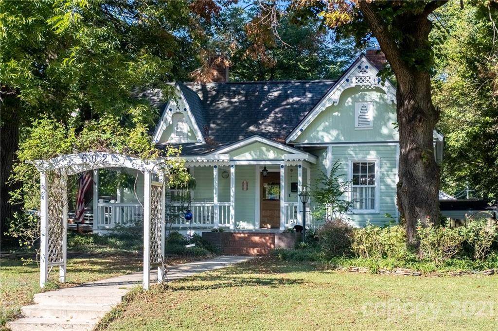 602 College Street - Photo 1