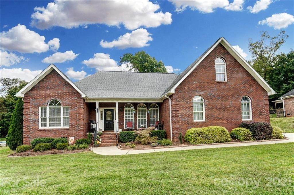 1002 Strawberry Lane - Photo 1