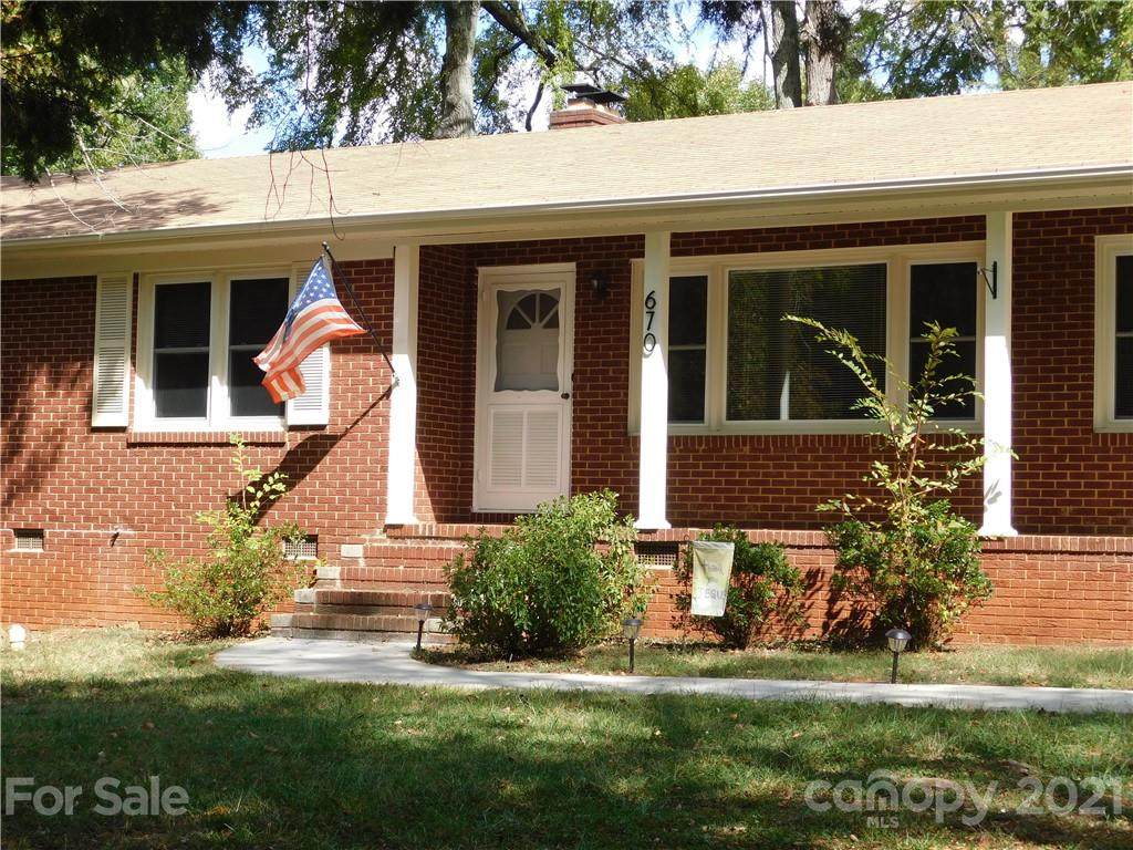 670 University Drive - Photo 1