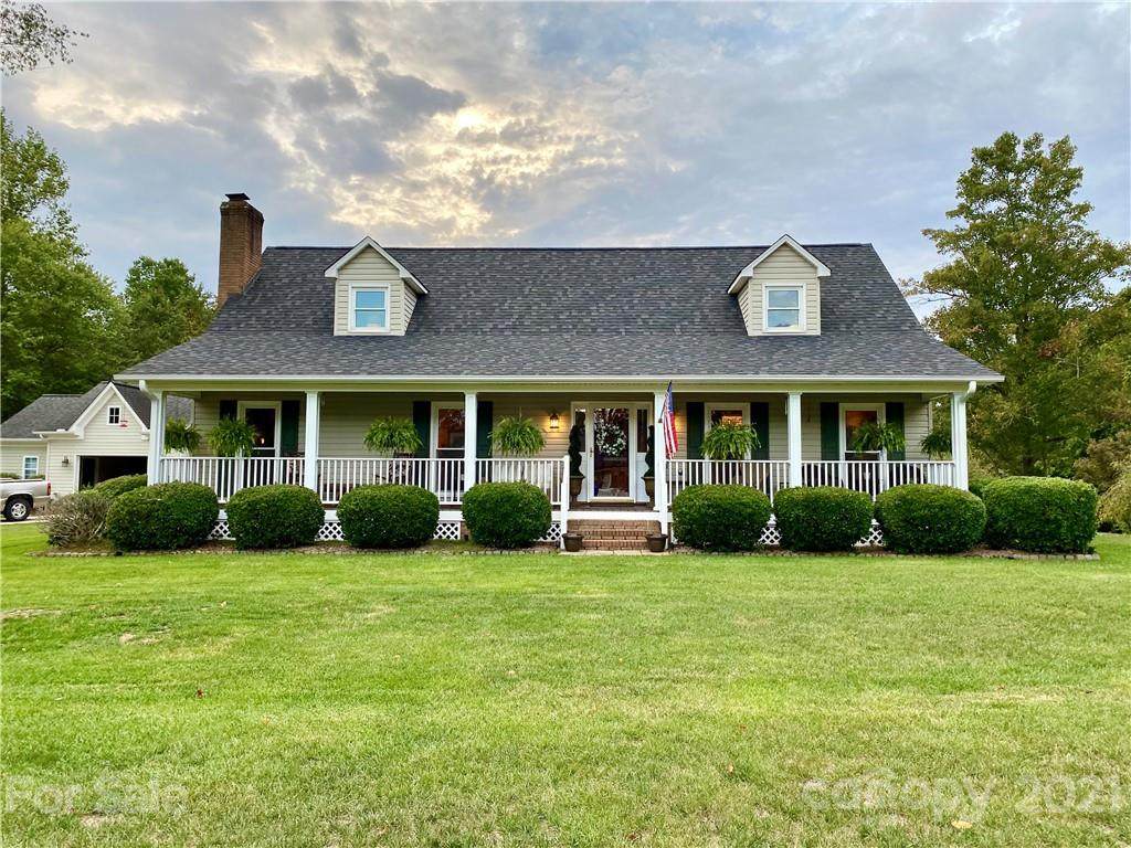 2628 Queens Drive - Photo 1