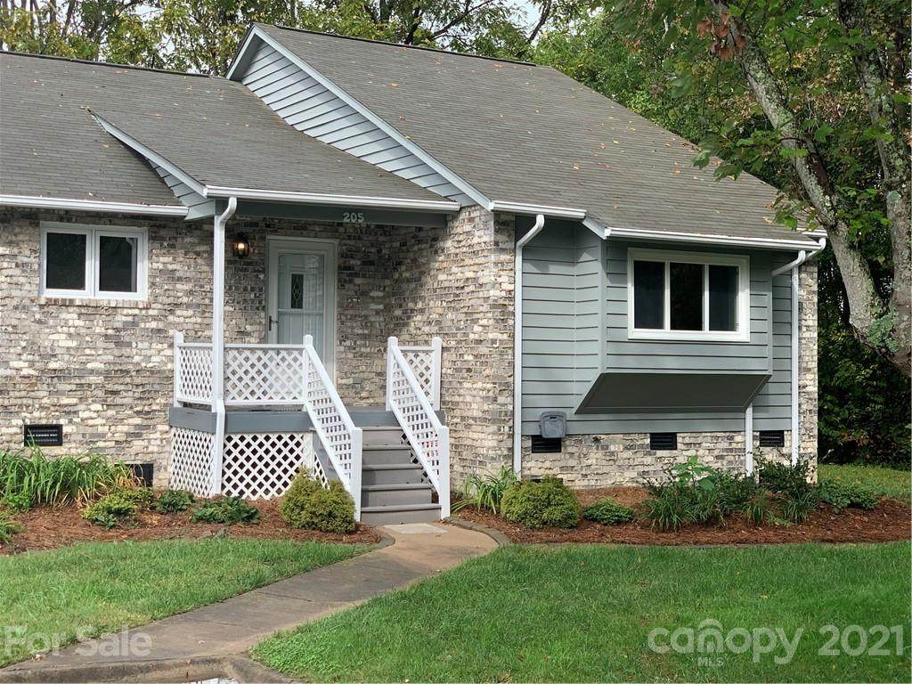 205 Wellington Hills Circle - Photo 1