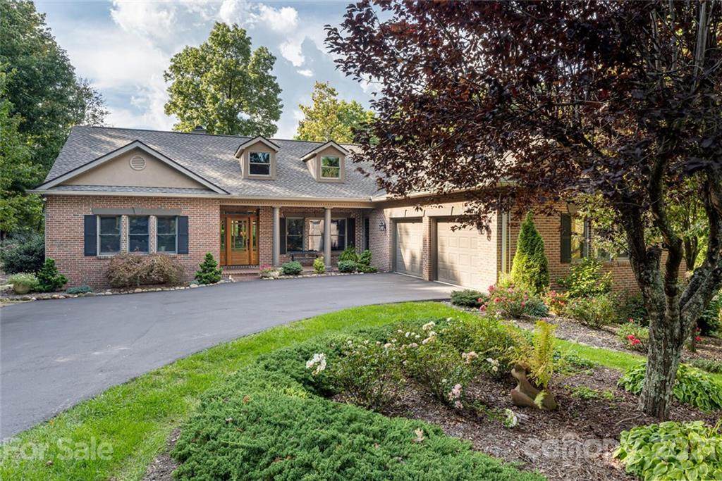 114 Founders Drive - Photo 1