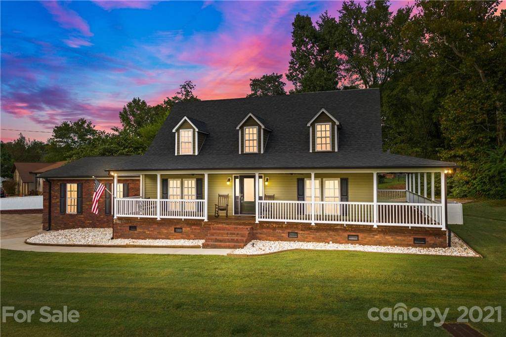 3199 Farmwood Boulevard - Photo 1