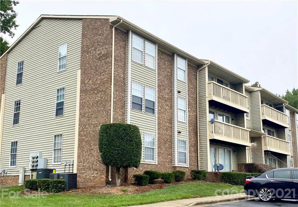 1604 Arlyn Circle - Photo 1