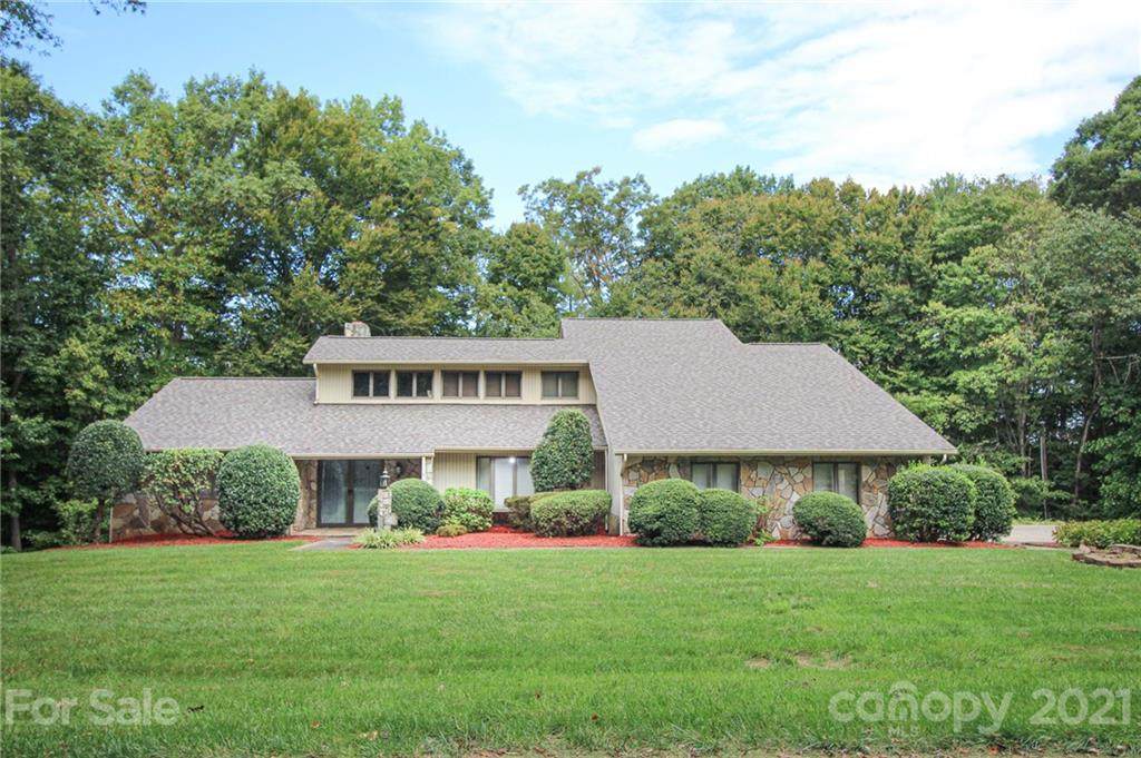215 Horse Shoe Lane - Photo 1
